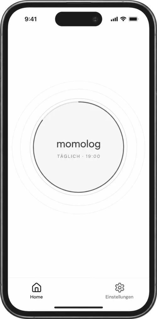 Home screen with the MOMOLOG button, daily at 19:00.